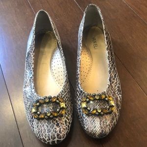 Vaneli shoes with stones